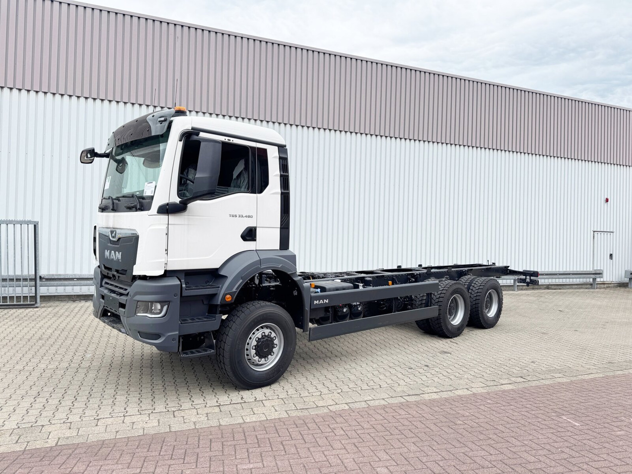 MAN TGS 33.480 6x6 BB CH TGS 33.480 6x6 BB CH, Hohe Bauart, Nebenantrieb - Camião chassi: foto 1 MAN TGS 33.480 6x6 BB CH TGS 33.480 6x6 BB CH, Hohe Bauart, Nebenantrieb - Camião chassi: foto 1