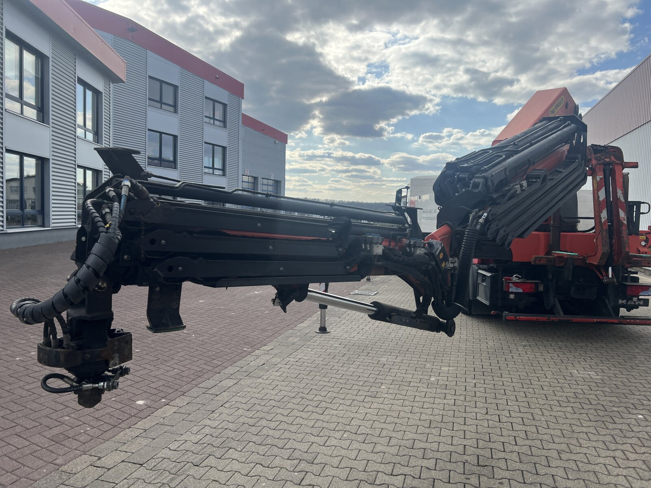 MAN TGS 35.440 8x4 BL TGS 35.440 8x4 BL, Navi, Heckkran Palfinger PK42002 SH-F + Jip PJ 060 B, 24,9m-730kg, Funk - Camião grua, Camião de caixa aberta/ Plataforma: foto 3 MAN TGS 35.440 8x4 BL TGS 35.440 8x4 BL, Navi, Heckkran Palfinger PK42002 SH-F + Jip PJ 060 B, 24,9m-730kg, Funk - Camião grua, Camião de caixa aberta/ Plataforma: foto 3