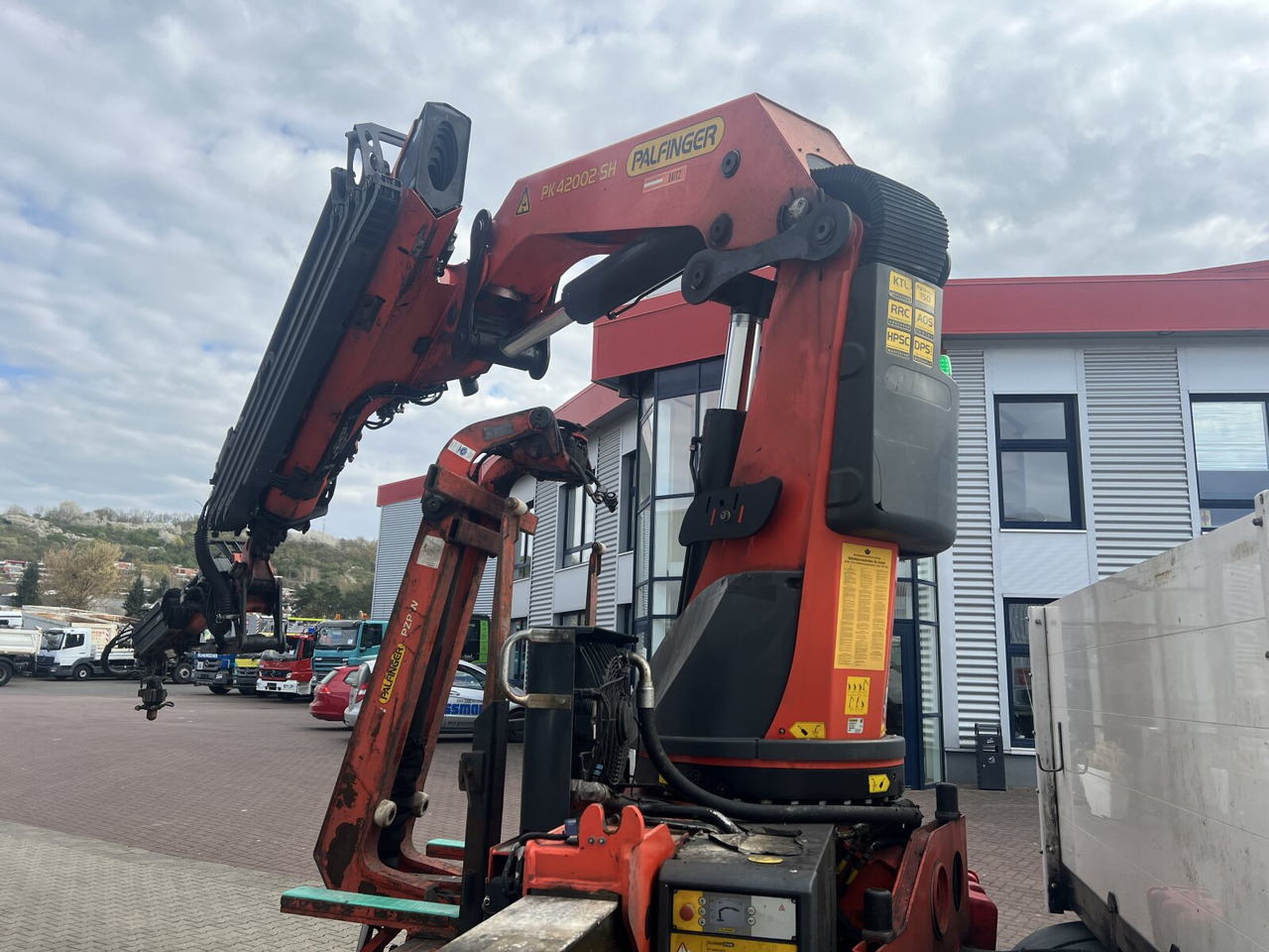 MAN TGS 35.440 8x4 BL TGS 35.440 8x4 BL, Navi, Heckkran Palfinger PK42002 SH-F + Jip PJ 060 B, 24,9m-730kg, Funk - Camião grua, Camião de caixa aberta/ Plataforma: foto 2 MAN TGS 35.440 8x4 BL TGS 35.440 8x4 BL, Navi, Heckkran Palfinger PK42002 SH-F + Jip PJ 060 B, 24,9m-730kg, Funk - Camião grua, Camião de caixa aberta/ Plataforma: foto 2