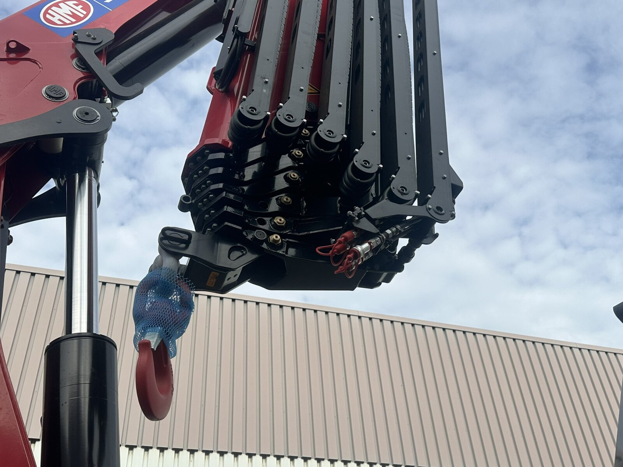 MAN TGS 35.480 8X4 BL TGS 35.480 8X4 BL, Intarder, Kran HMF 3220-K6, 4-fach Abstützung, Funk - Camião polibenne, Camião grua: foto 4 MAN TGS 35.480 8X4 BL TGS 35.480 8X4 BL, Intarder, Kran HMF 3220-K6, 4-fach Abstützung, Funk - Camião polibenne, Camião grua: foto 4