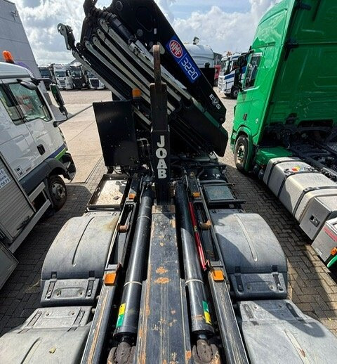 MAN TGS 35.500 8x4-4 BL TGS 35.500 8x4-4 BL, Lenk-/Liftachse, Kran HMF 3220-K6, Funk - Camião polibenne, Camião grua: foto 2 MAN TGS 35.500 8x4-4 BL TGS 35.500 8x4-4 BL, Lenk-/Liftachse, Kran HMF 3220-K6, Funk - Camião polibenne, Camião grua: foto 2
