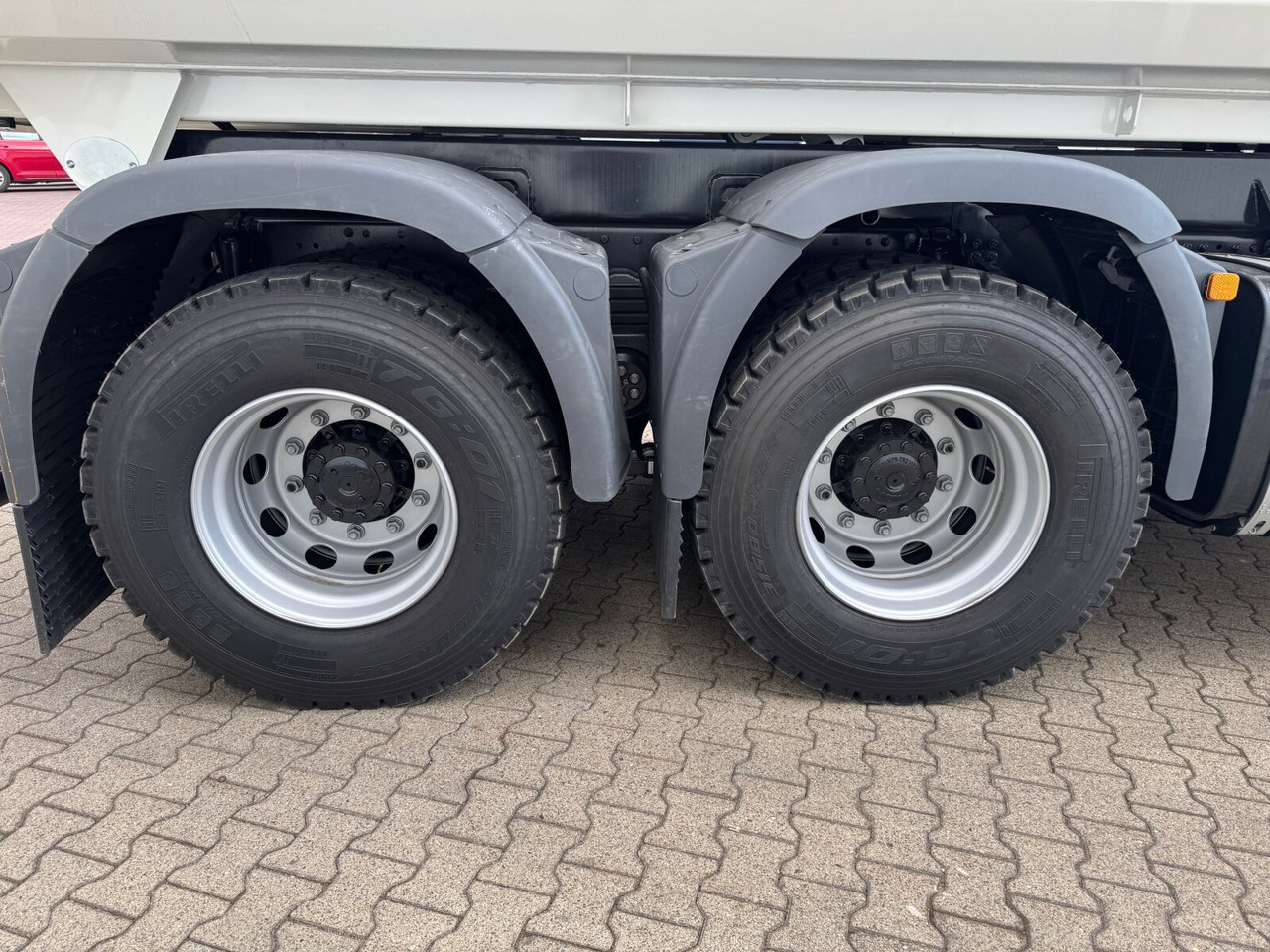 MAN TGS 41.440/480 8x4 BB TGS 41.440/480 8x4 BB, Mulde ca. 16m³ mit hydraulischer Heckklappe, mehrfach VORHANDEN - Camião chassi: foto 4 MAN TGS 41.440/480 8x4 BB TGS 41.440/480 8x4 BB, Mulde ca. 16m³ mit hydraulischer Heckklappe, mehrfach VORHANDEN - Camião chassi: foto 4