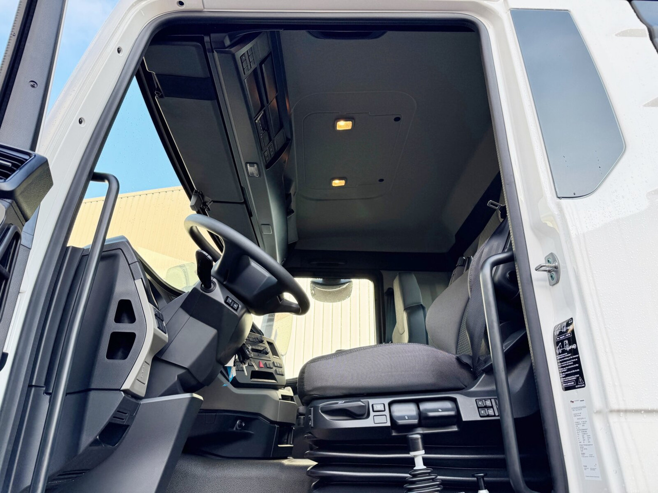 MAN TGS 41.440/480 8x4 BB TGS 41.440/480 8x4 BB, Mulde ca. 16m³ mit hydraulischer Heckklappe, mehrfach VORHANDEN - Camião chassi: foto 5 MAN TGS 41.440/480 8x4 BB TGS 41.440/480 8x4 BB, Mulde ca. 16m³ mit hydraulischer Heckklappe, mehrfach VORHANDEN - Camião chassi: foto 5