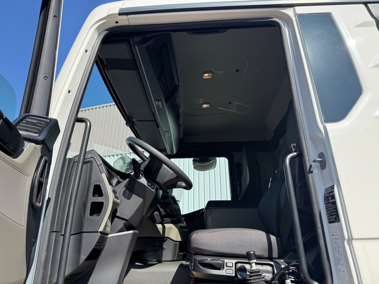 MAN TGS 41.440/480 8x4 BB TGS 41.440/480 8x4 BB, Standard Mulde ca. 18m³ - Camião chassi: foto 2 MAN TGS 41.440/480 8x4 BB TGS 41.440/480 8x4 BB, Standard Mulde ca. 18m³ - Camião chassi: foto 2