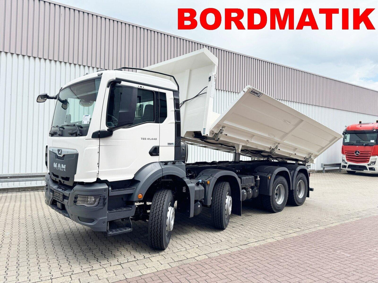 MAN TGS 41.440 8x4 BB TGS 41.440 8x4 BB, Bordmatik, ca. 16m³ - Camião basculante: foto 1 MAN TGS 41.440 8x4 BB TGS 41.440 8x4 BB, Bordmatik, ca. 16m³ - Camião basculante: foto 1