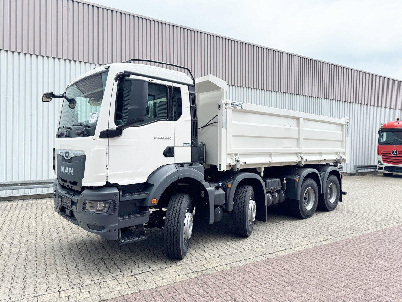 MAN TGS 41.440 8x4 BB TGS 41.440 8x4 BB, Bordmatik, ca. 16m³ - Camião basculante: foto 4 MAN TGS 41.440 8x4 BB TGS 41.440 8x4 BB, Bordmatik, ca. 16m³ - Camião basculante: foto 4