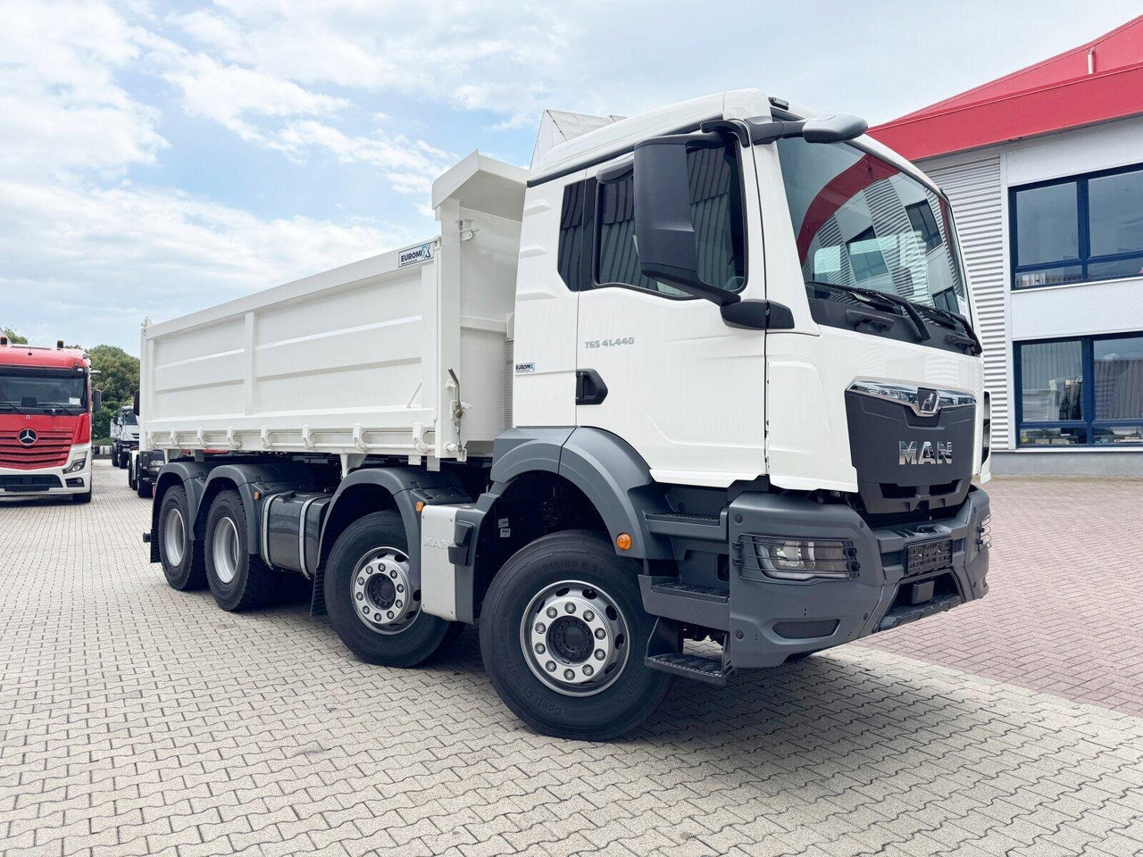 MAN TGS 41.440 8x4 BB TGS 41.440 8x4 BB, Bordmatik, ca. 16m³ - Camião basculante: foto 5 MAN TGS 41.440 8x4 BB TGS 41.440 8x4 BB, Bordmatik, ca. 16m³ - Camião basculante: foto 5