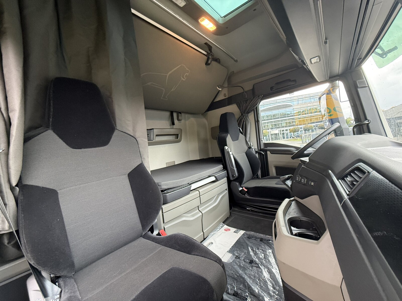 MAN TGX 26.470 6x2-4 BL TGX 26.470 6x2-4 BL, Lenk-/Liftachse, Retarder, Navi, Heckkran Atlas AK 170.2-A2 - Camião grua, Camião de caixa aberta/ Plataforma: foto 2 MAN TGX 26.470 6x2-4 BL TGX 26.470 6x2-4 BL, Lenk-/Liftachse, Retarder, Navi, Heckkran Atlas AK 170.2-A2 - Camião grua, Camião de caixa aberta/ Plataforma: foto 2