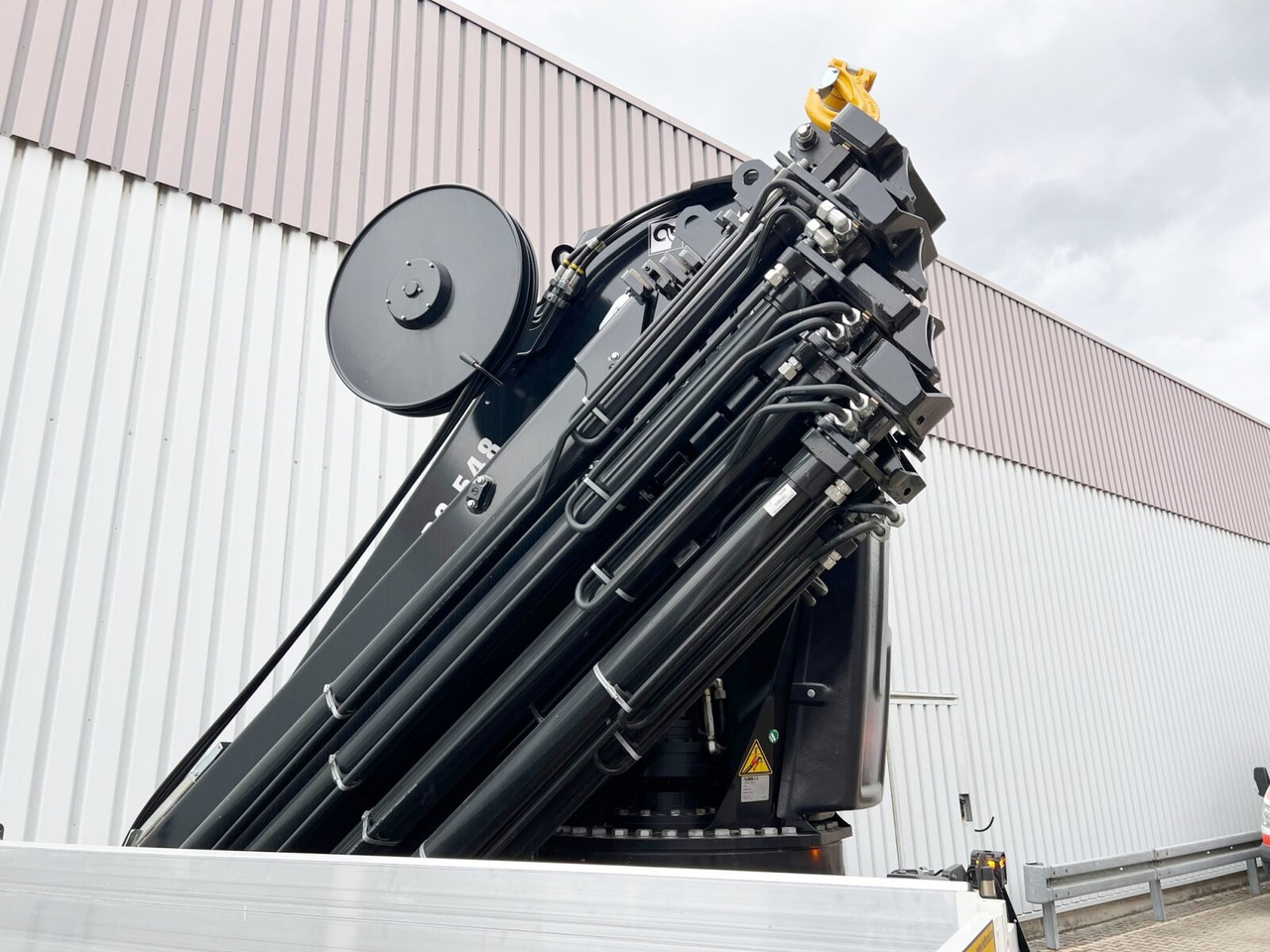 MAN TGX 26.510 6x2-4 LL CH TGX 26.510 6x2-4 LL, Kran Hiab X-HiPro 548 E-8, Lenk-/Liftachse, TwistLock 20Fuß, Funk, Retarder - Camião grua, Camião de caixa aberta/ Plataforma: foto 4 MAN TGX 26.510 6x2-4 LL CH TGX 26.510 6x2-4 LL, Kran Hiab X-HiPro 548 E-8, Lenk-/Liftachse, TwistLock 20Fuß, Funk, Retarder - Camião grua, Camião de caixa aberta/ Plataforma: foto 4