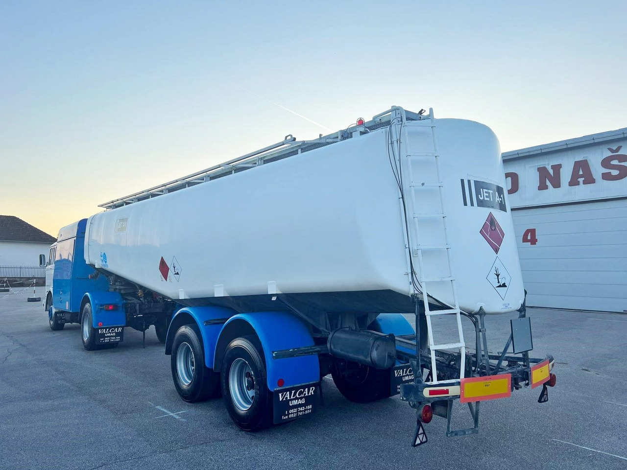Caminhão tanque Mercedes-Benz 1923 4x2 Tankwagenzug für Kerosin 40.000l 1923 4x2 Tankwagenzug für Kerosin 40.000l: foto 12 Caminhão tanque Mercedes-Benz 1923 4x2 Tankwagenzug für Kerosin 40.000l 1923 4x2 Tankwagenzug für Kerosin 40.000l: foto 12