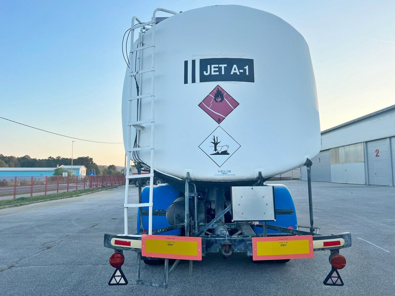 Caminhão tanque Mercedes-Benz 1923 4x2 Tankwagenzug für Kerosin 40.000l 1923 4x2 Tankwagenzug für Kerosin 40.000l: foto 13 Caminhão tanque Mercedes-Benz 1923 4x2 Tankwagenzug für Kerosin 40.000l 1923 4x2 Tankwagenzug für Kerosin 40.000l: foto 13