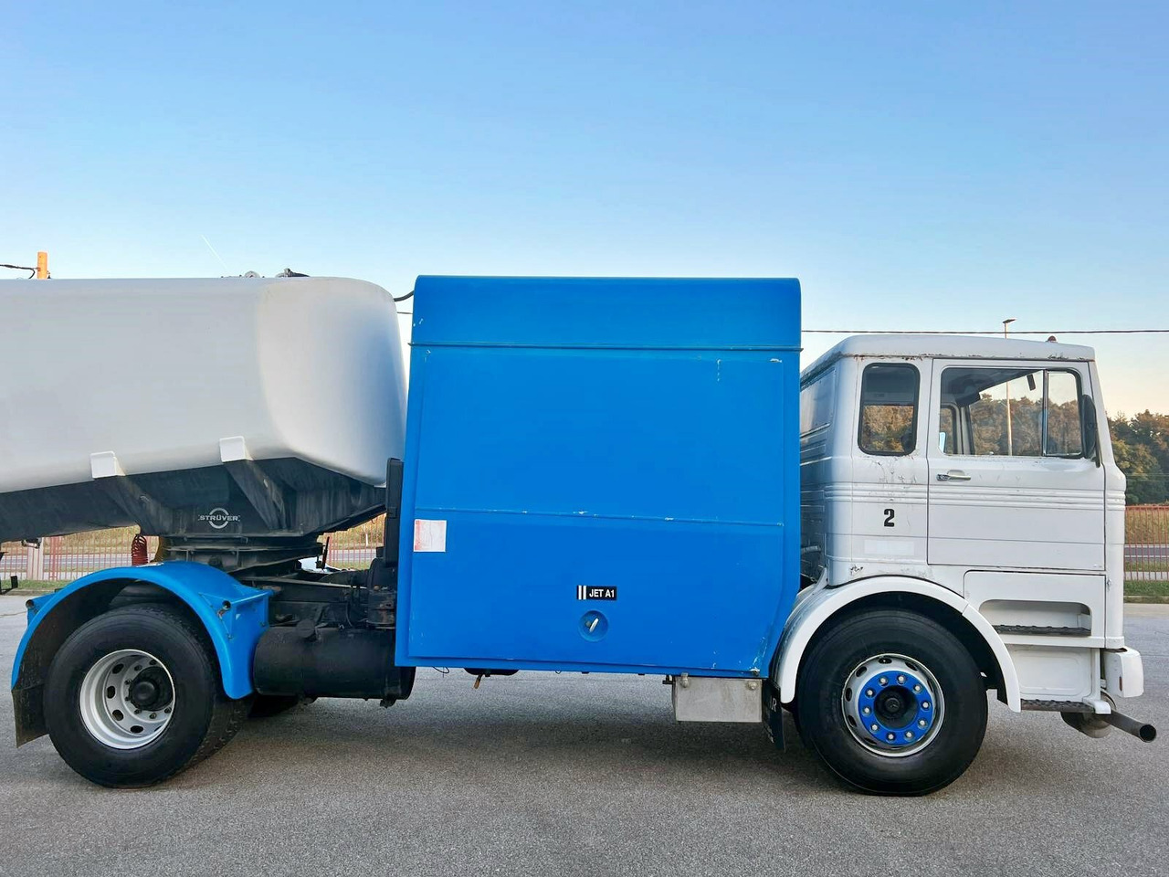 Caminhão tanque Mercedes-Benz 1923 4x2 Tankwagenzug für Kerosin 40.000l 1923 4x2 Tankwagenzug für Kerosin 40.000l: foto 9 Caminhão tanque Mercedes-Benz 1923 4x2 Tankwagenzug für Kerosin 40.000l 1923 4x2 Tankwagenzug für Kerosin 40.000l: foto 9