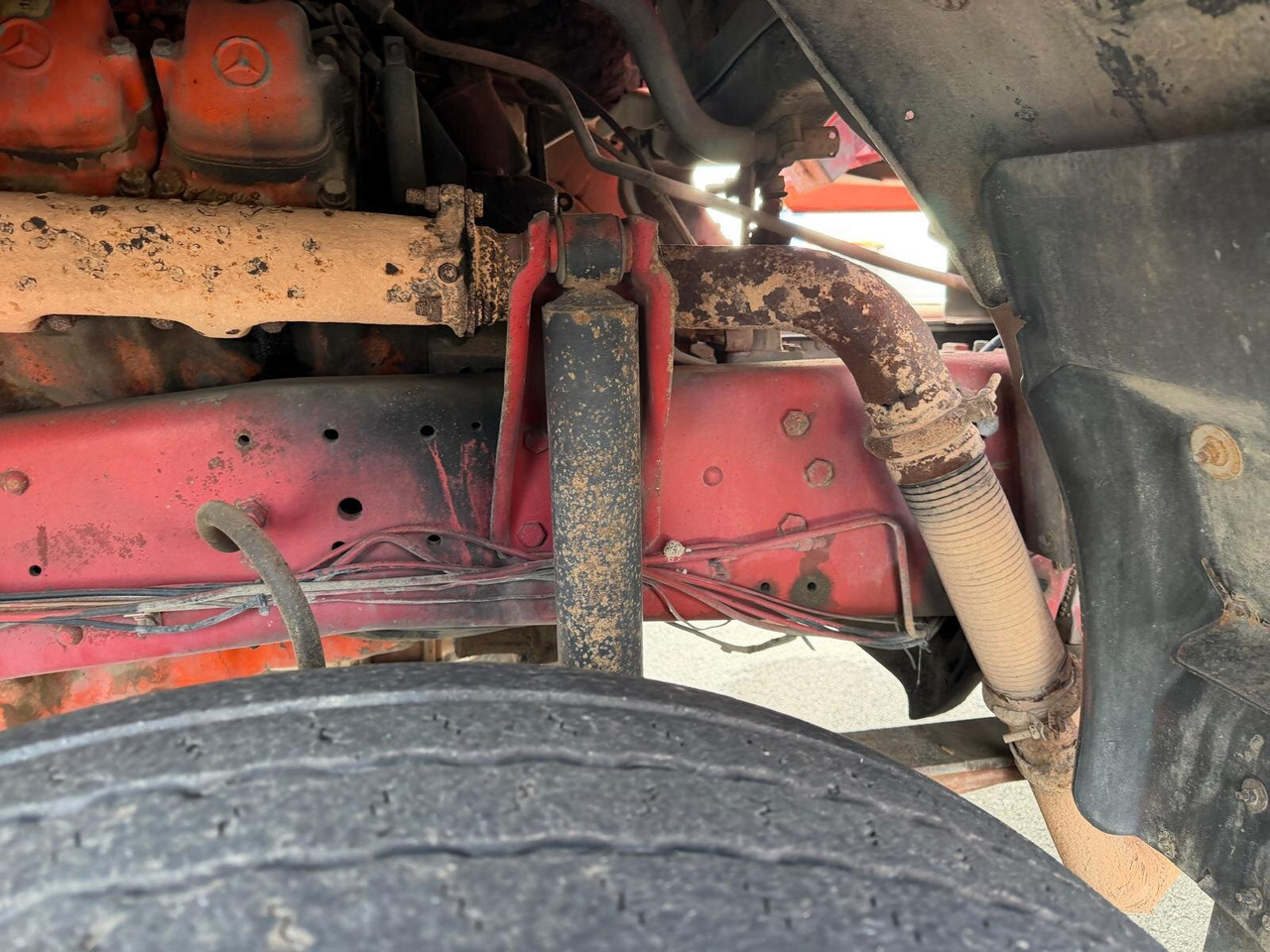 Mercedes-Benz - 2628 6 x 4 - Camião basculante: foto 2 Mercedes-Benz - 2628 6 x 4 - Camião basculante: foto 2