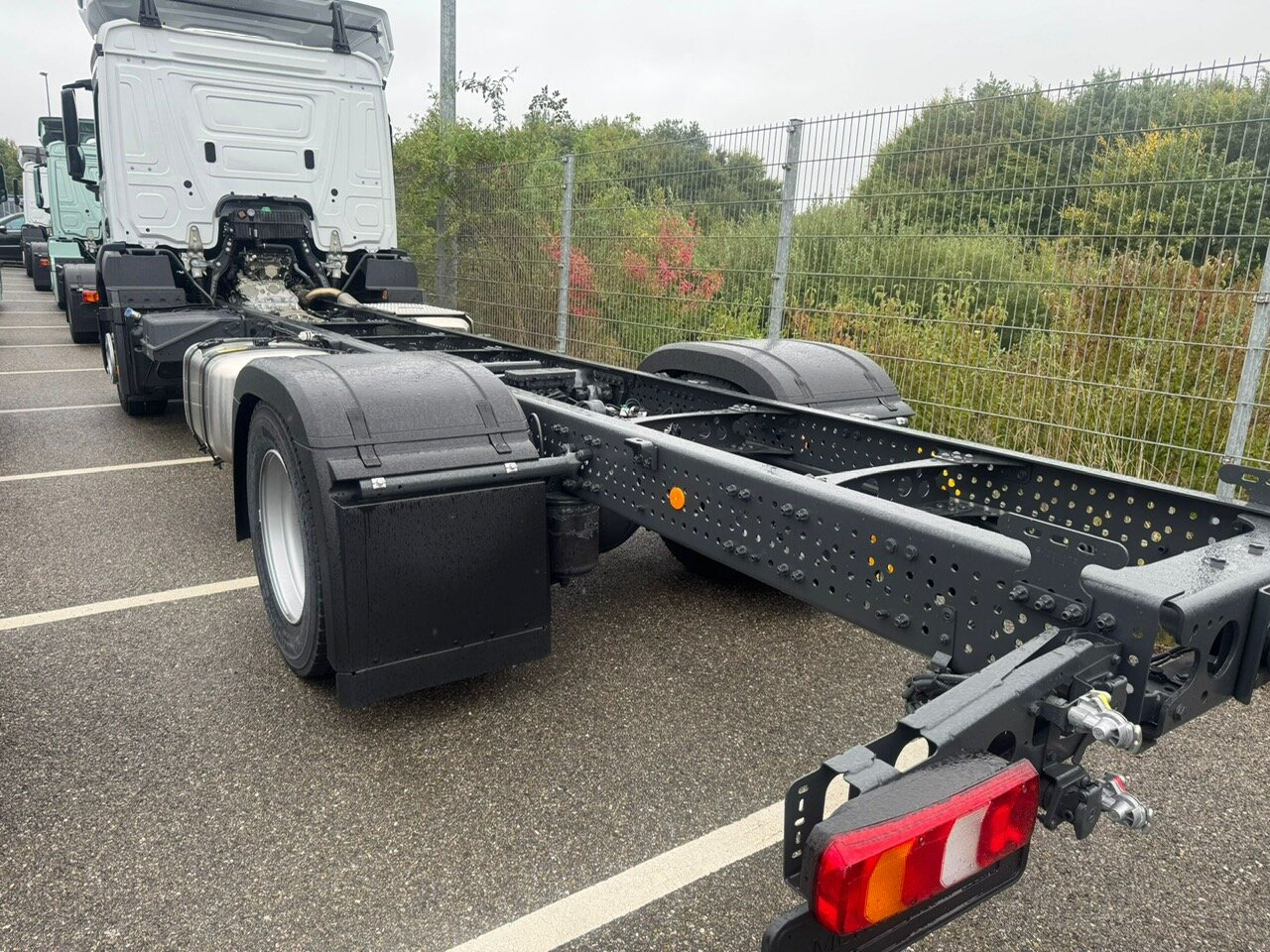 Mercedes-Benz Actros 1827/30 L 4x2 Actros 1827/30 L 4x2, Gardine, LBW - Camião de caixa aberta/ Plataforma: foto 3 Mercedes-Benz Actros 1827/30 L 4x2 Actros 1827/30 L 4x2, Gardine, LBW - Camião de caixa aberta/ Plataforma: foto 3
