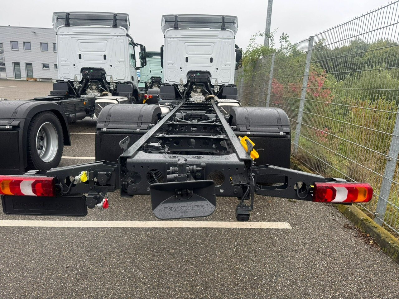 Mercedes-Benz Actros 1827/30 L 4x2 Actros 1827/30 L 4x2, Gardine, LBW - Camião de caixa aberta/ Plataforma: foto 2 Mercedes-Benz Actros 1827/30 L 4x2 Actros 1827/30 L 4x2, Gardine, LBW - Camião de caixa aberta/ Plataforma: foto 2