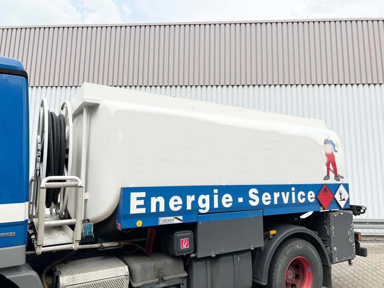 Mercedes-Benz Actros 1841 L 4x2 Actros 1841 L 4x2, Esterer-Tankaufbau, 3 Kammern, 14.000l, ADR - Caminhão tanque: foto 5 Mercedes-Benz Actros 1841 L 4x2 Actros 1841 L 4x2, Esterer-Tankaufbau, 3 Kammern, 14.000l, ADR - Caminhão tanque: foto 5