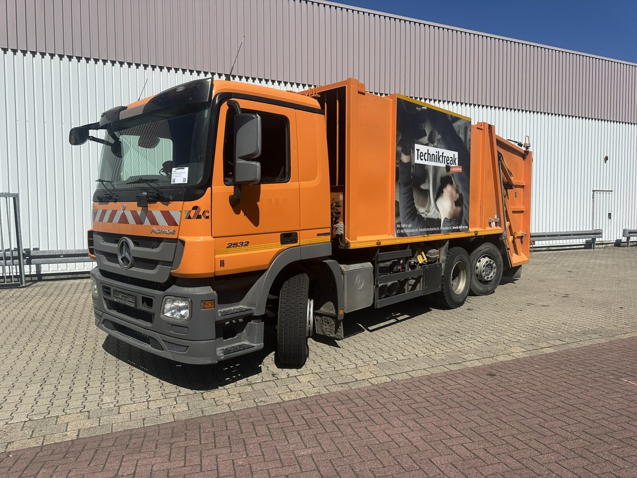 Mercedes-Benz Actros 2532 L 6x2 Actros 2532/41 L 6x2, EEV, Lenkachse, Haller X2C M21, Zöller-Schüttung - Caminhão de lixo: foto 1 Mercedes-Benz Actros 2532 L 6x2 Actros 2532/41 L 6x2, EEV, Lenkachse, Haller X2C M21, Zöller-Schüttung - Caminhão de lixo: foto 1
