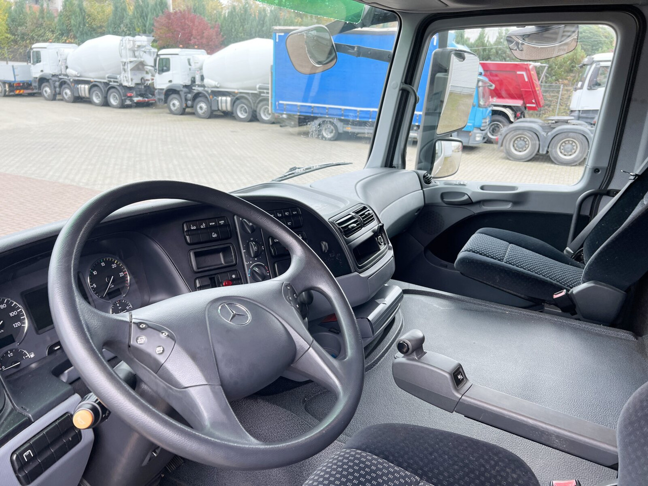 Mercedes-Benz Actros 2532 L 6x2 Actros 2532 L 6x2, Liftachse, LBW Dhollandia - Camião furgão: foto 2 Mercedes-Benz Actros 2532 L 6x2 Actros 2532 L 6x2, Liftachse, LBW Dhollandia - Camião furgão: foto 2