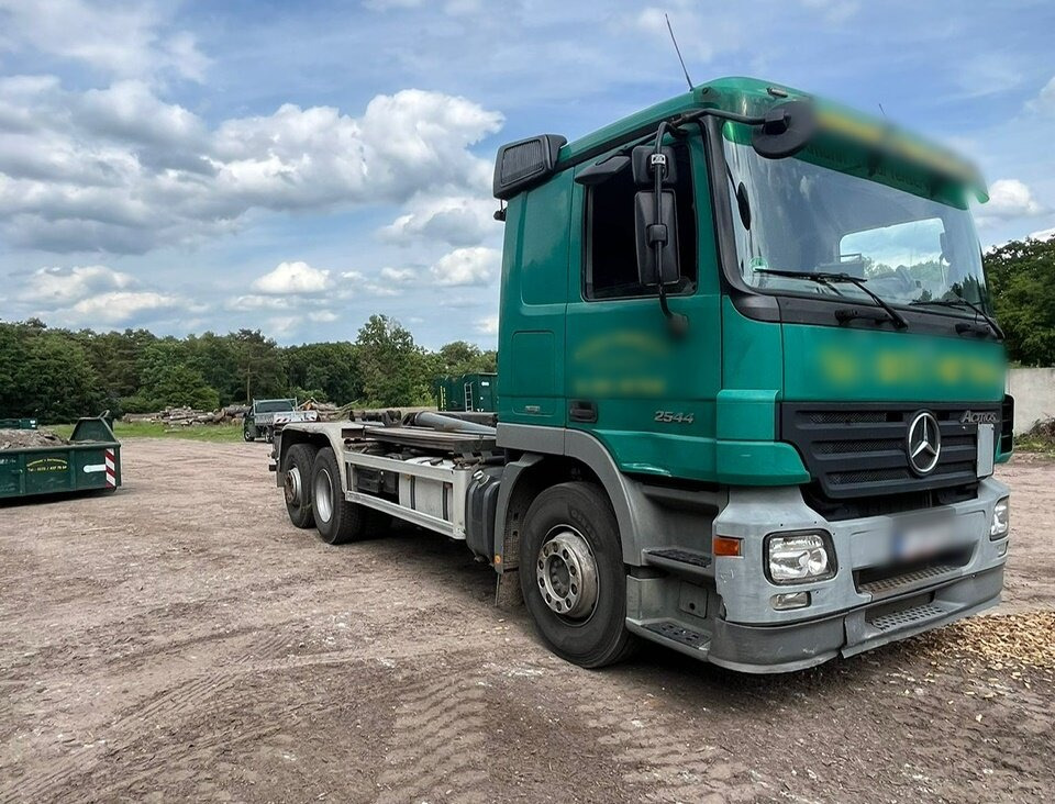 Mercedes-Benz Actros 2544 L 6x2 Actros 2544 L 6x2, Lenkachse, 2x AHK - Camião chassi: foto 1 Mercedes-Benz Actros 2544 L 6x2 Actros 2544 L 6x2, Lenkachse, 2x AHK - Camião chassi: foto 1