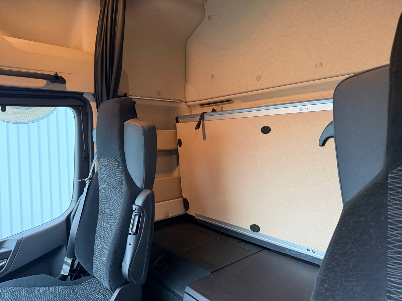 Mercedes-Benz Actros 2546 L 6x2 Actros 2546 L 6x2, Retarder, Lenk-/Liftachse, MultimediaCockpit, StreamSpace - Camião chassi: foto 5 Mercedes-Benz Actros 2546 L 6x2 Actros 2546 L 6x2, Retarder, Lenk-/Liftachse, MultimediaCockpit, StreamSpace - Camião chassi: foto 5