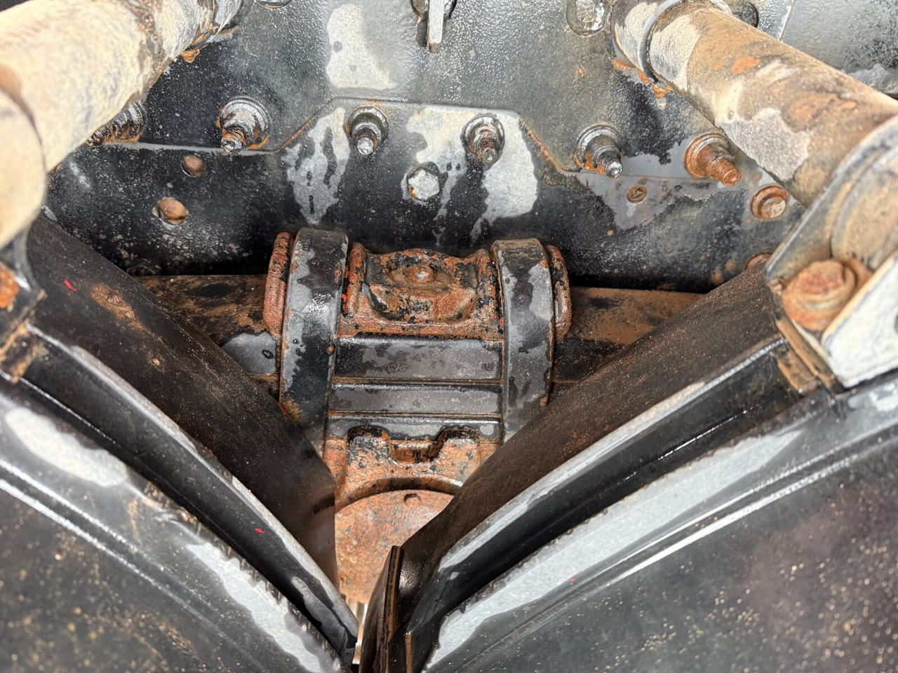 Mercedes-Benz Actros 2646 K 6x4 Actros 2646 K 6x4, Retarder, Bordmatik - Camião basculante: foto 3 Mercedes-Benz Actros 2646 K 6x4 Actros 2646 K 6x4, Retarder, Bordmatik - Camião basculante: foto 3