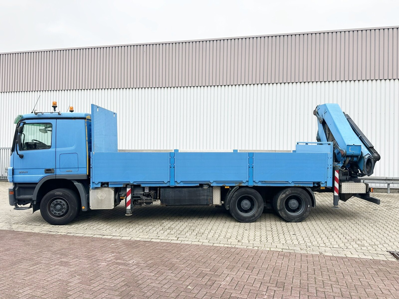 Mercedes-Benz Actros 2741 L 6x4 Actros 2741 L 6x4, Twist-Lock ausz. auf 3m, Heckkran Palfinger PK 42502-D, Funk - Camião de caixa aberta/ Plataforma, Camião grua: foto 2 Mercedes-Benz Actros 2741 L 6x4 Actros 2741 L 6x4, Twist-Lock ausz. auf 3m, Heckkran Palfinger PK 42502-D, Funk - Camião de caixa aberta/ Plataforma, Camião grua: foto 2
