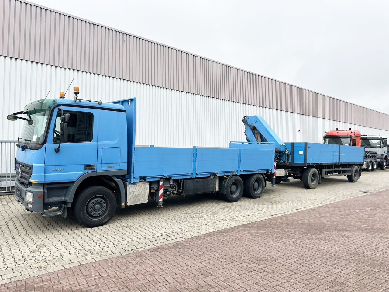 Mercedes-Benz Actros 2741 L 6x4 Actros 2741 L 6x4, Twist-Lock ausz. auf 3m, Heckkran Palfinger PK 42502-D, Funk - Camião de caixa aberta/ Plataforma, Camião grua: foto 5 Mercedes-Benz Actros 2741 L 6x4 Actros 2741 L 6x4, Twist-Lock ausz. auf 3m, Heckkran Palfinger PK 42502-D, Funk - Camião de caixa aberta/ Plataforma, Camião grua: foto 5
