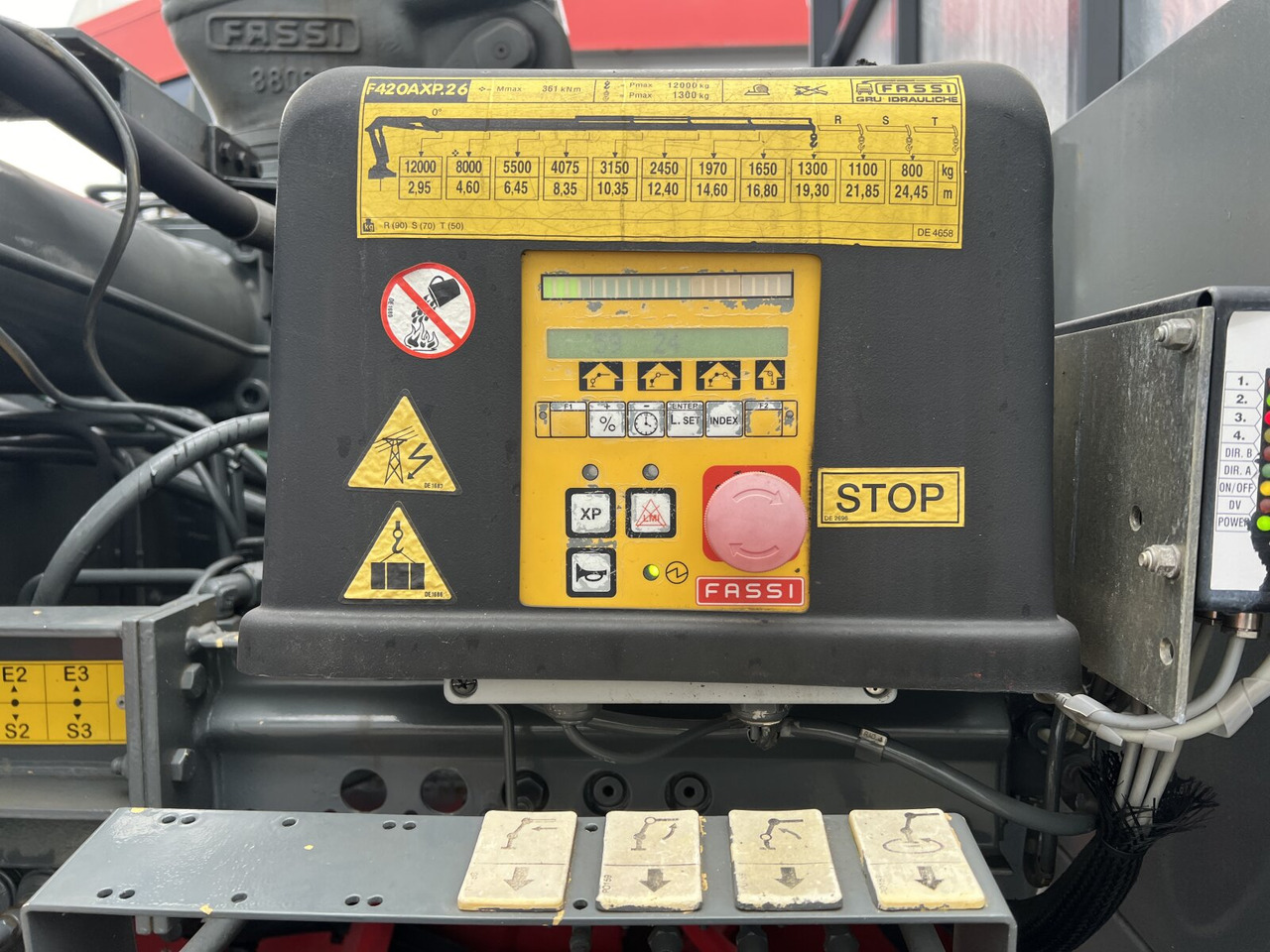 Mercedes-Benz Actros 3346 AK 6x6 Actros 3346 AK 6x6, 134t Anhängelast WSK, Heckkran Fassi F420AXP.26, Funk, Winde - Camião grua: foto 3 Mercedes-Benz Actros 3346 AK 6x6 Actros 3346 AK 6x6, 134t Anhängelast WSK, Heckkran Fassi F420AXP.26, Funk, Winde - Camião grua: foto 3