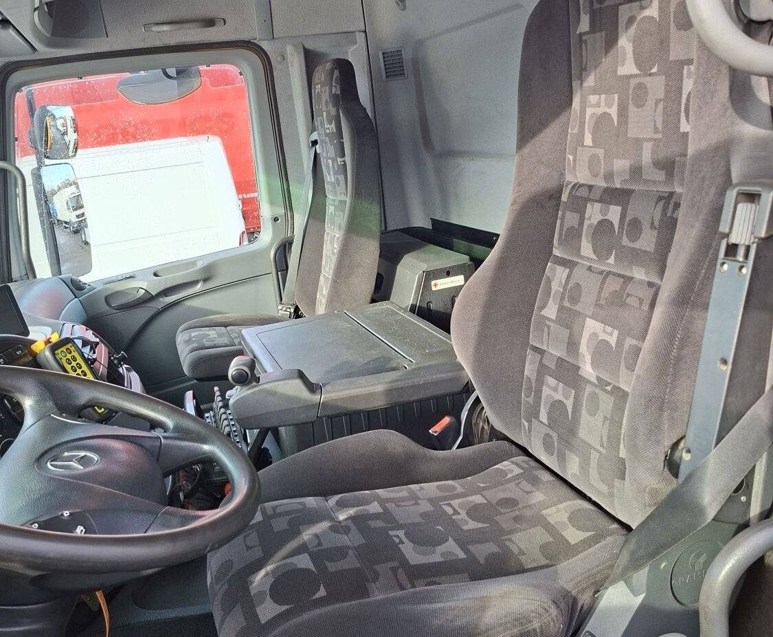 Mercedes-Benz Actros 4146 K 8x4/4 Actros 4146 K 8x4/4, Retarder, Kran Hiab XS 477 E-7 HiPro, Bj. 2010, Flyjib, Seilwinde, Funk - Camião polibenne, Camião grua: foto 3 Mercedes-Benz Actros 4146 K 8x4/4 Actros 4146 K 8x4/4, Retarder, Kran Hiab XS 477 E-7 HiPro, Bj. 2010, Flyjib, Seilwinde, Funk - Camião polibenne, Camião grua: foto 3