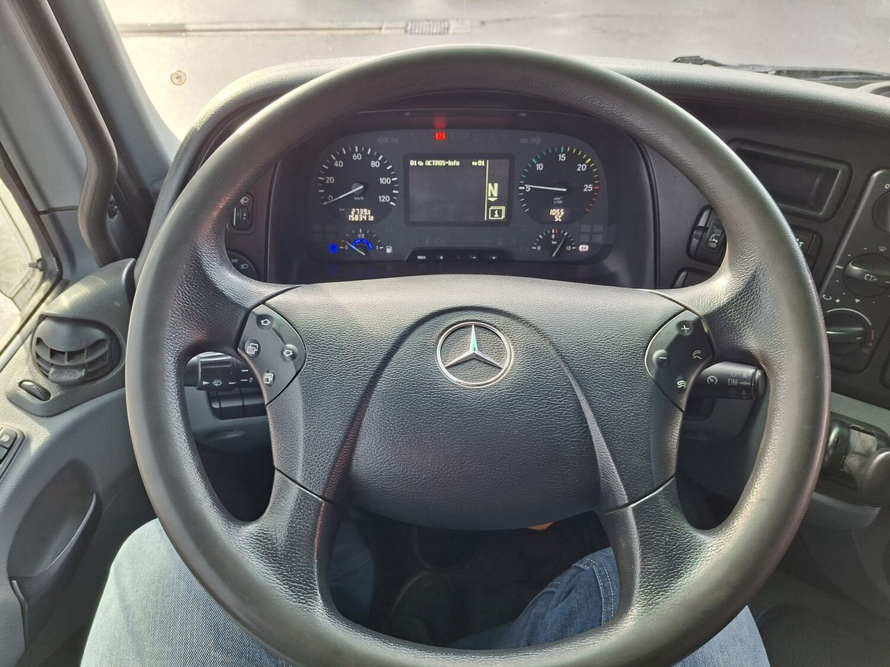 Mercedes-Benz Actros 4146 K 8x4/4 Actros 4146 K 8x4/4, Retarder, Kran Hiab XS 477 E-7 HiPro, Bj. 2010, Flyjib, Seilwinde, Funk - Camião polibenne, Camião grua: foto 4 Mercedes-Benz Actros 4146 K 8x4/4 Actros 4146 K 8x4/4, Retarder, Kran Hiab XS 477 E-7 HiPro, Bj. 2010, Flyjib, Seilwinde, Funk - Camião polibenne, Camião grua: foto 4