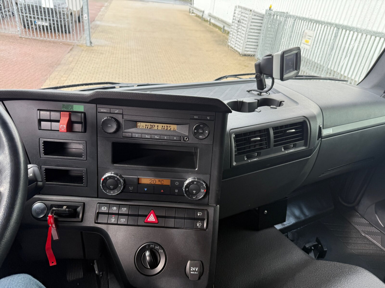 Mercedes-Benz Arocs 1827 A 4x4 Arocs 1827 A 4x4, Ex-! - Camião de caixa aberta/ Plataforma: foto 2 Mercedes-Benz Arocs 1827 A 4x4 Arocs 1827 A 4x4, Ex-! - Camião de caixa aberta/ Plataforma: foto 2