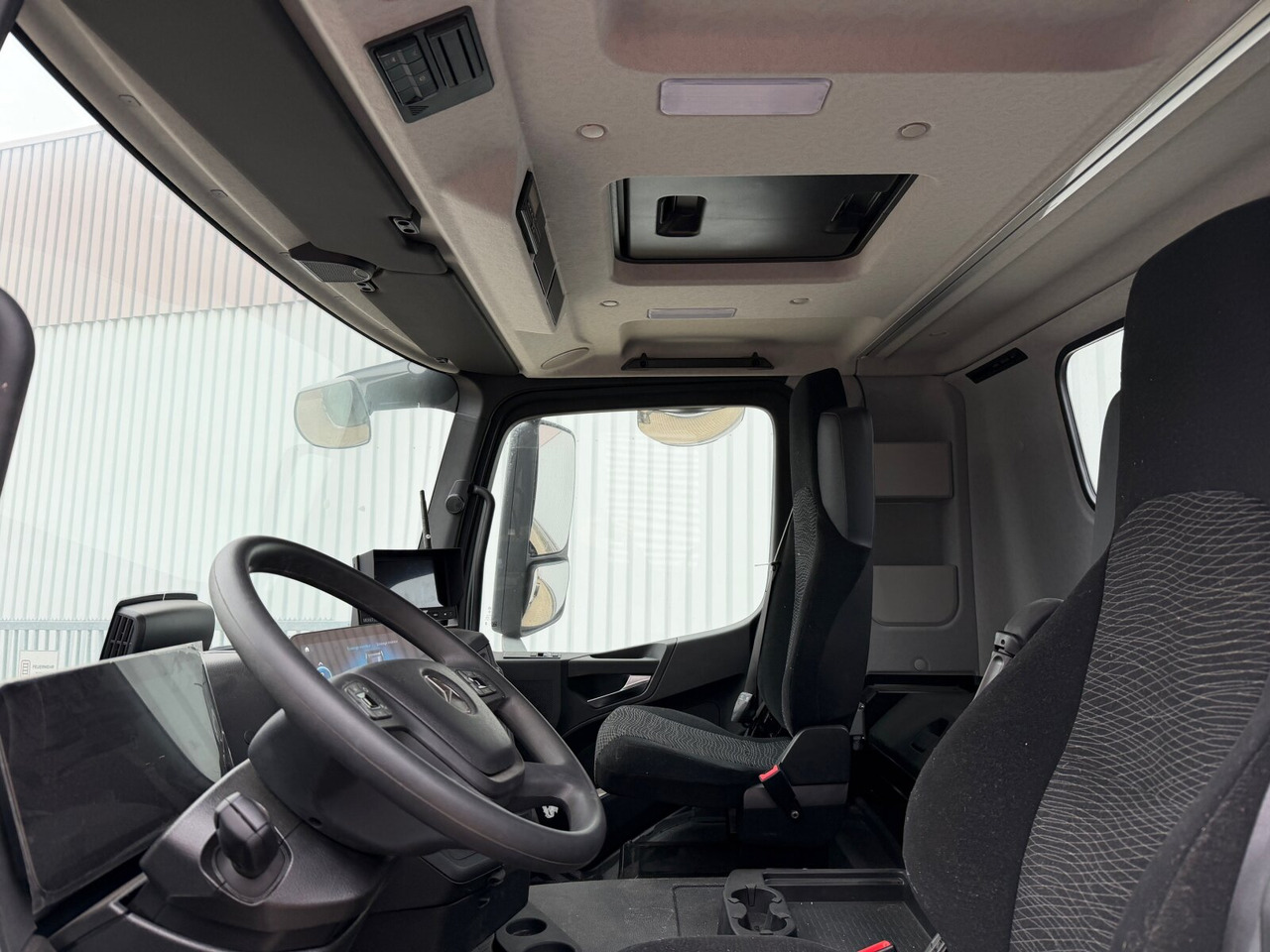 Mercedes-Benz Arocs 1840 K 4x2 Arocs 1840 K 4x2, MultimediaCockpit, 2x Nebenantrieb, NMV & Motorabtrieb - Camião polibenne: foto 3 Mercedes-Benz Arocs 1840 K 4x2 Arocs 1840 K 4x2, MultimediaCockpit, 2x Nebenantrieb, NMV & Motorabtrieb - Camião polibenne: foto 3