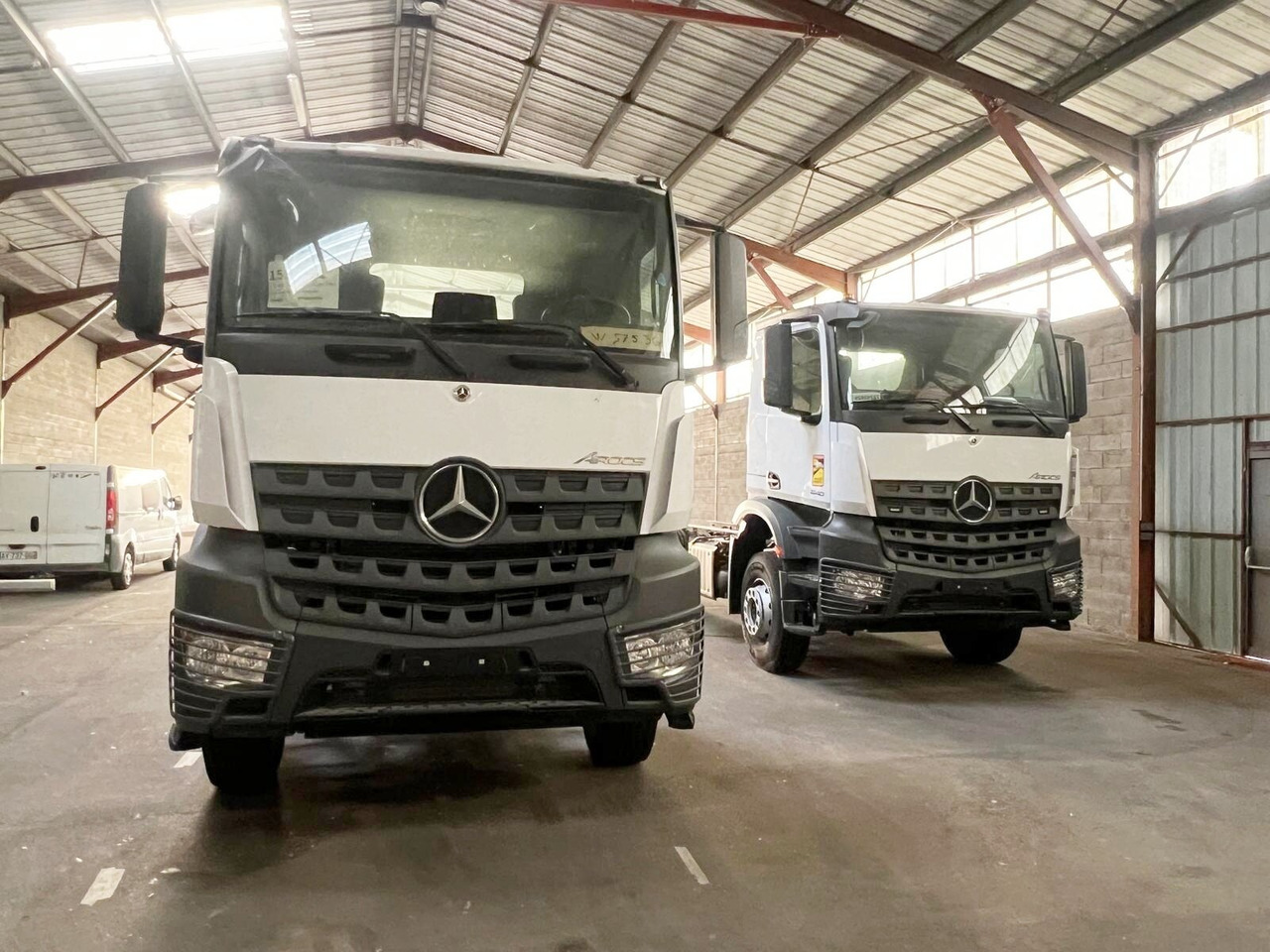 Mercedes-Benz Arocs 1840 K 4x2 Arocs 1840 K 4x2, MultimediaCockpit, 2x Nebenantrieb, NMV & Motorabtrieb - Camião chassi: foto 2 Mercedes-Benz Arocs 1840 K 4x2 Arocs 1840 K 4x2, MultimediaCockpit, 2x Nebenantrieb, NMV & Motorabtrieb - Camião chassi: foto 2