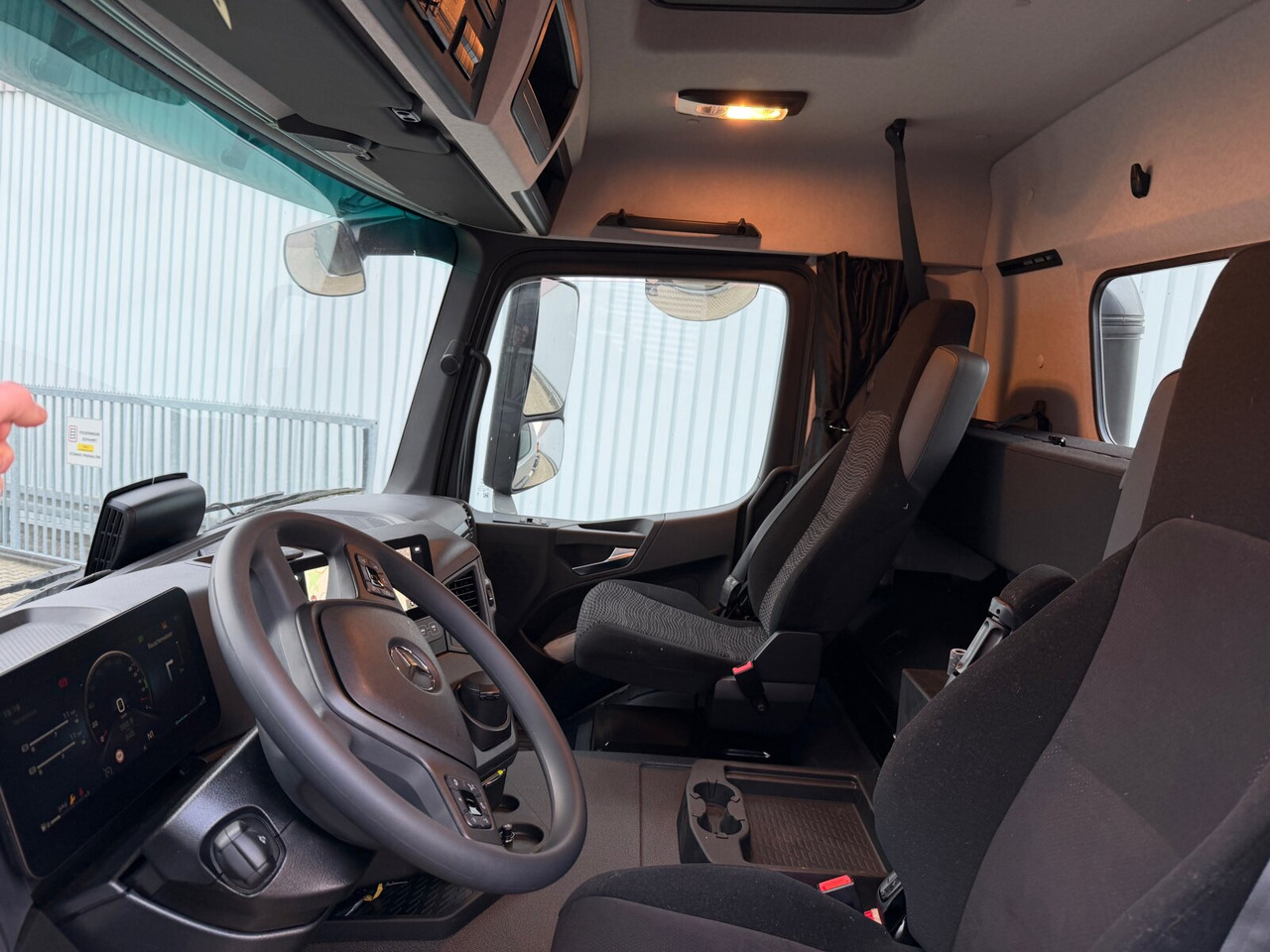 Mercedes-Benz Arocs 2542 L 6x2/4 Arocs 2542/45 L 6x2/4, Vorlauflenk-/liftachse, Navi, MultimediaCockpit - Camião chassi: foto 2 Mercedes-Benz Arocs 2542 L 6x2/4 Arocs 2542/45 L 6x2/4, Vorlauflenk-/liftachse, Navi, MultimediaCockpit - Camião chassi: foto 2