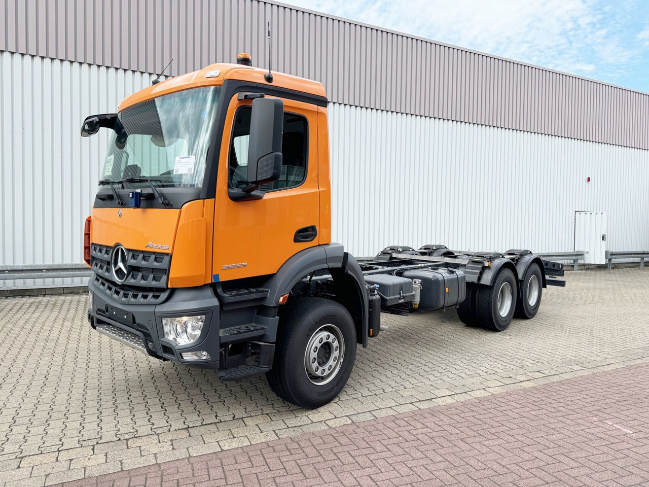 Mercedes-Benz Arocs 2633 6x4 Arocs 2633 6x4, 2x Nebenantrieb - Camião chassi: foto 1 Mercedes-Benz Arocs 2633 6x4 Arocs 2633 6x4, 2x Nebenantrieb - Camião chassi: foto 1