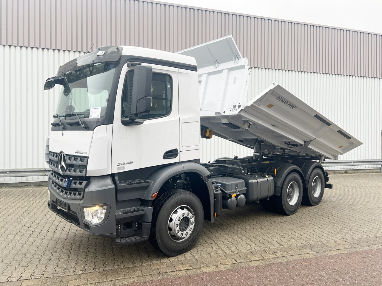 Mercedes-Benz Arocs 2645 K 6x4 Arocs 2645 K 6x4, MultimediaCockpit, Bordmatik links - Camião basculante: foto 1 Mercedes-Benz Arocs 2645 K 6x4 Arocs 2645 K 6x4, MultimediaCockpit, Bordmatik links - Camião basculante: foto 1