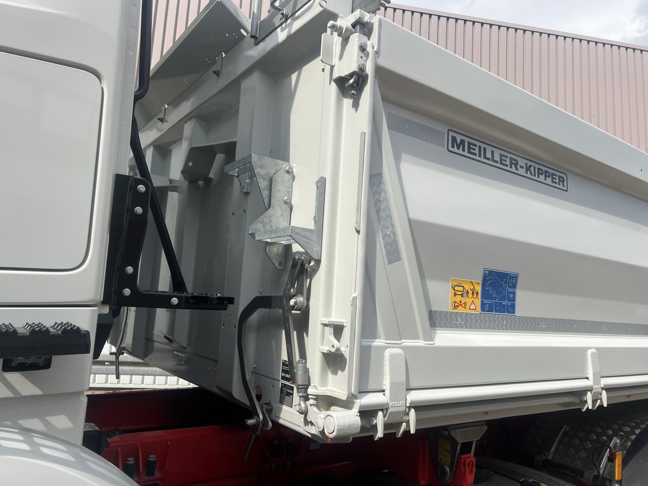 Mercedes-Benz Arocs 2651 LK 6x4 Arocs 2651 LK 6x4, Retarder, MultimediaCockpit, Navi - Camião basculante: foto 3 Mercedes-Benz Arocs 2651 LK 6x4 Arocs 2651 LK 6x4, Retarder, MultimediaCockpit, Navi - Camião basculante: foto 3