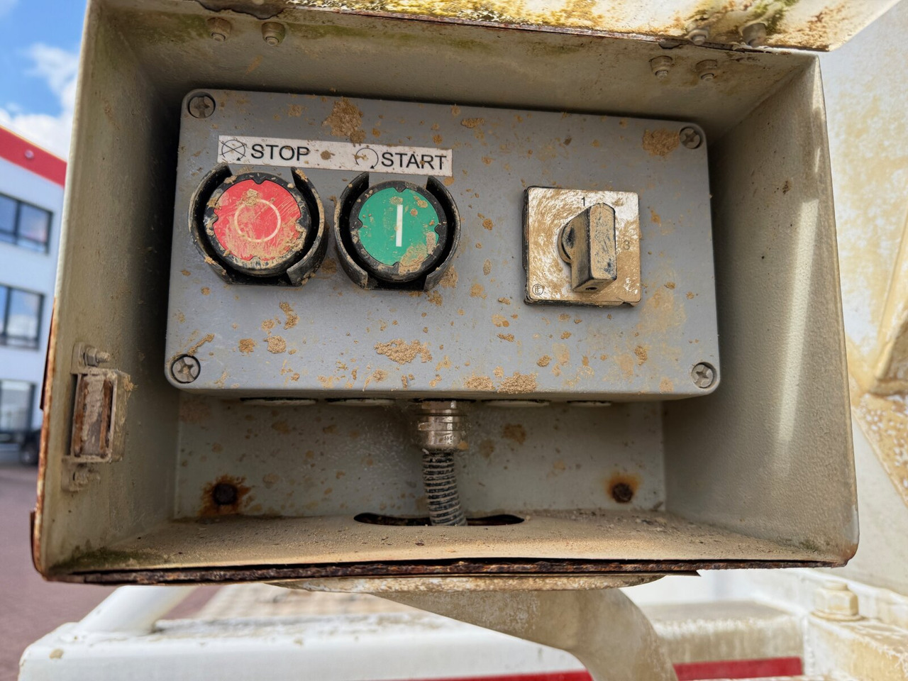 Camião betoneira Mercedes-Benz Arocs 3240 8x4 Arocs 3240 8x4, 9 cbm Liebherr HTM 904 F: foto 12