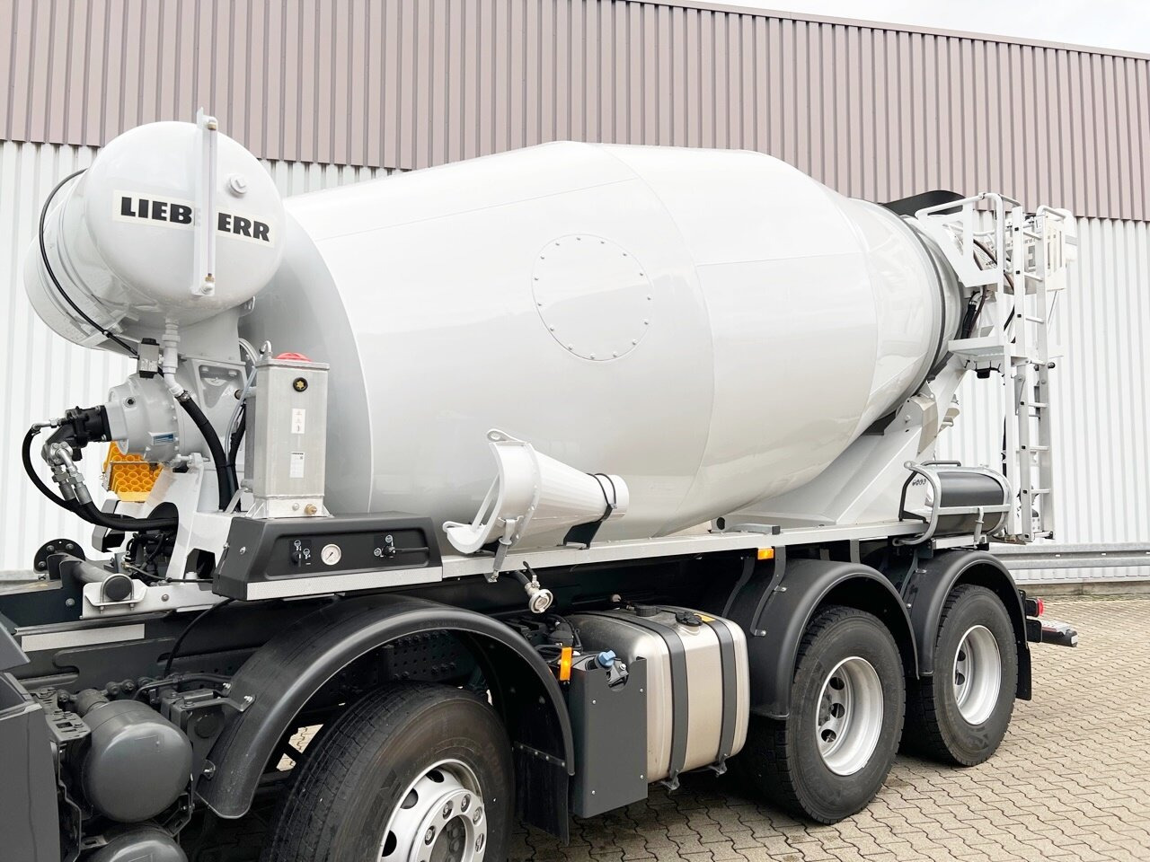 Mercedes-Benz Arocs 3240 B 8x4/4 Arocs 3240 B 8x4/4, Liebherr HTM 905 Mischer ca. 9m³, Multimedia Cockpit, Navi - Camião betoneira: foto 3 Mercedes-Benz Arocs 3240 B 8x4/4 Arocs 3240 B 8x4/4, Liebherr HTM 905 Mischer ca. 9m³, Multimedia Cockpit, Navi - Camião betoneira: foto 3