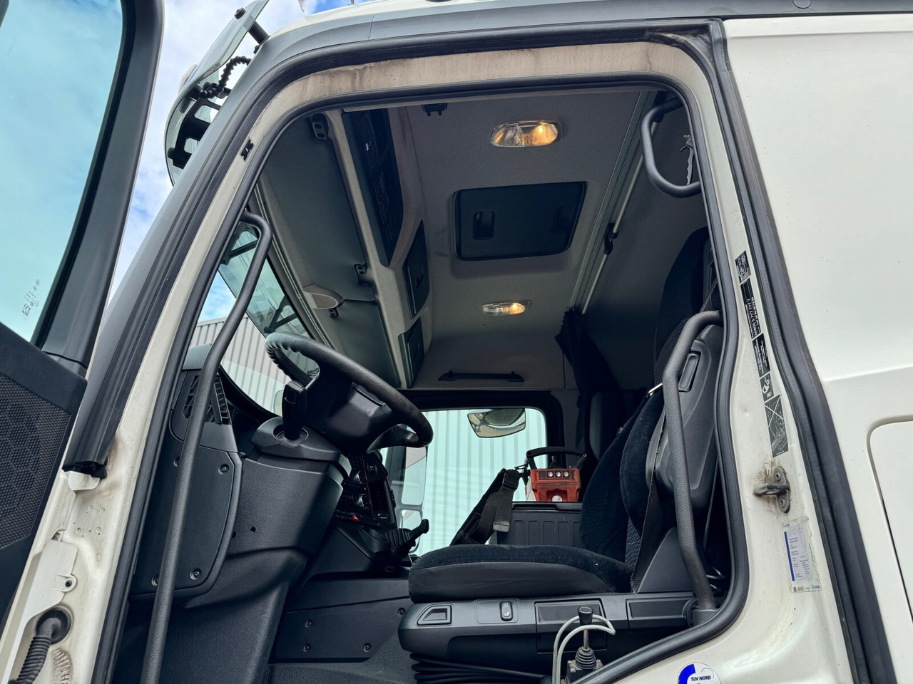 Mercedes-Benz Arocs 3351 AK 6x6 Arocs 3351 AK 6x6, Retarder, Navi, Grounder, Kran Atlas AK 190.2E, Funk - Camião polibenne, Camião grua: foto 5 Mercedes-Benz Arocs 3351 AK 6x6 Arocs 3351 AK 6x6, Retarder, Navi, Grounder, Kran Atlas AK 190.2E, Funk - Camião polibenne, Camião grua: foto 5