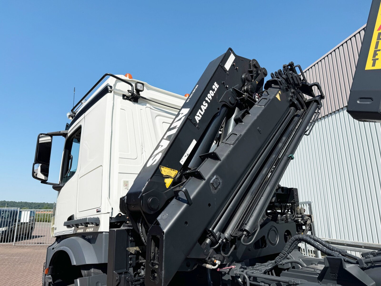 Mercedes-Benz Arocs 3351 AK 6x6 Arocs 3351 AK 6x6, Retarder, Navi, Grounder, Kran Atlas AK 190.2E, Funk - Camião polibenne, Camião grua: foto 4 Mercedes-Benz Arocs 3351 AK 6x6 Arocs 3351 AK 6x6, Retarder, Navi, Grounder, Kran Atlas AK 190.2E, Funk - Camião polibenne, Camião grua: foto 4