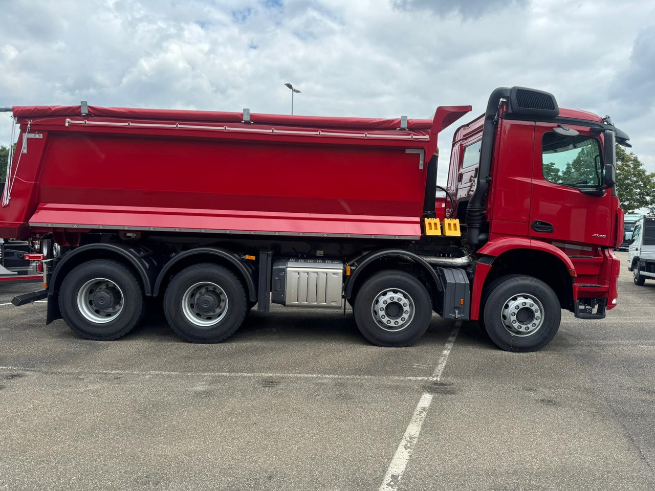 Mercedes-Benz Arocs 4145 K 8x4/4 Arocs 4145 K 8x4/4, Grounder, MultimediaCockpit, Navi, Stahlmulde ca. 16m³ - Dumper: foto 4 Mercedes-Benz Arocs 4145 K 8x4/4 Arocs 4145 K 8x4/4, Grounder, MultimediaCockpit, Navi, Stahlmulde ca. 16m³ - Dumper: foto 4