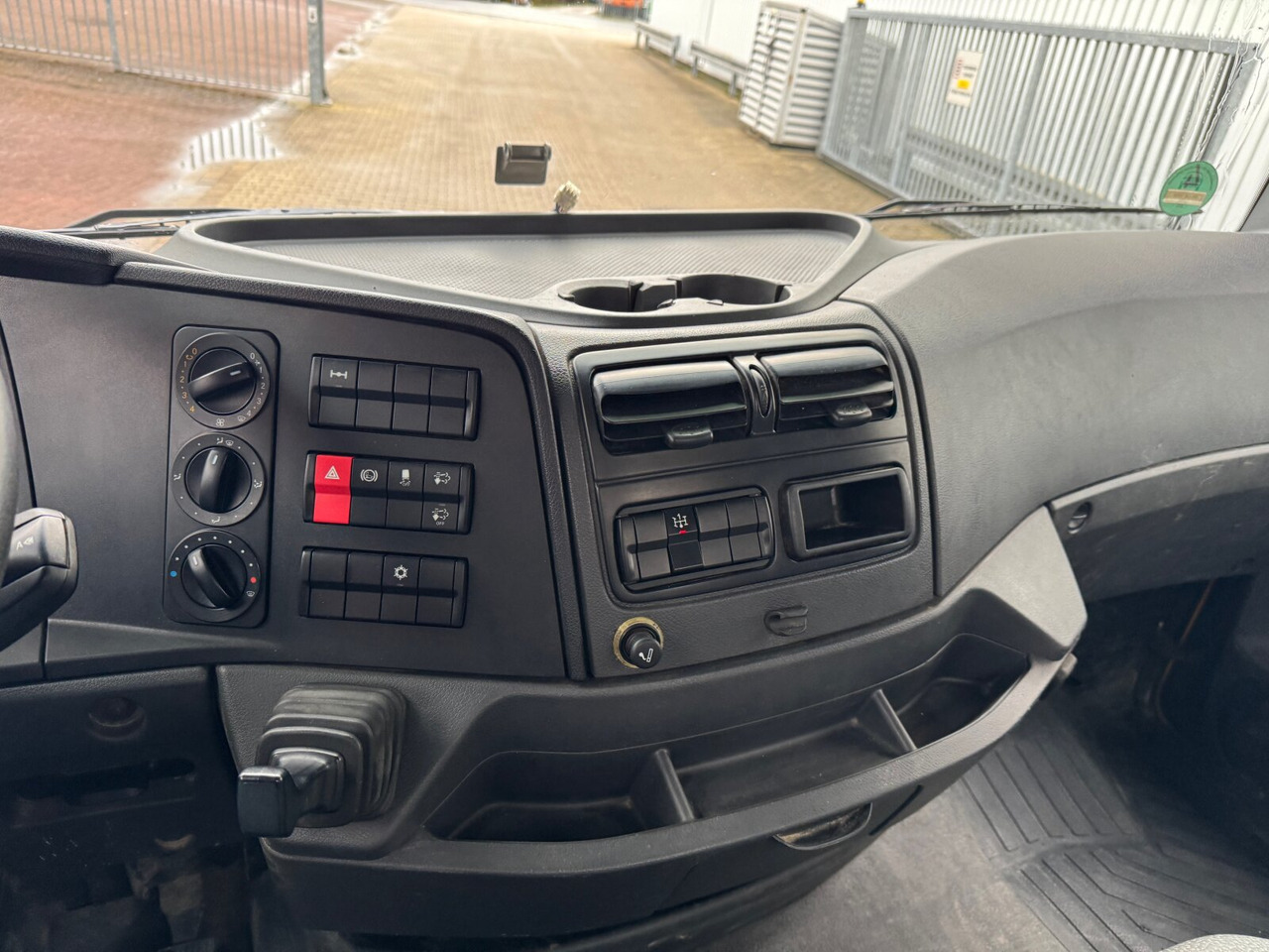 Mercedes-Benz Atego 1221 K 4x2 Atego 1221 K 4x2, 2x AHK - Camião basculante: foto 4 Mercedes-Benz Atego 1221 K 4x2 Atego 1221 K 4x2, 2x AHK - Camião basculante: foto 4