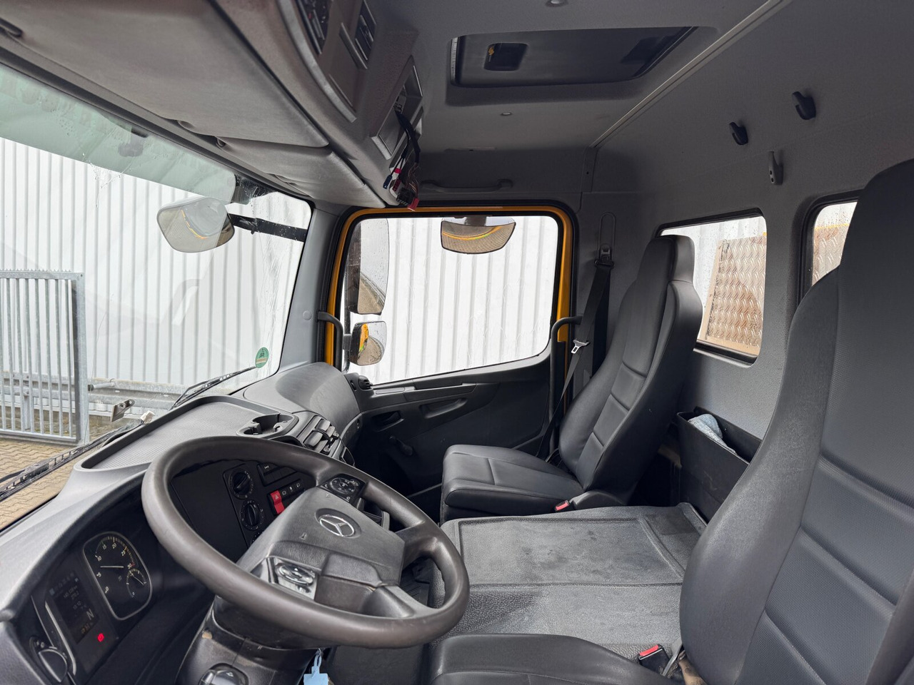 Mercedes-Benz Atego 1221 K 4x2 Atego 1221 K 4x2, 2x AHK - Camião basculante: foto 2 Mercedes-Benz Atego 1221 K 4x2 Atego 1221 K 4x2, 2x AHK - Camião basculante: foto 2