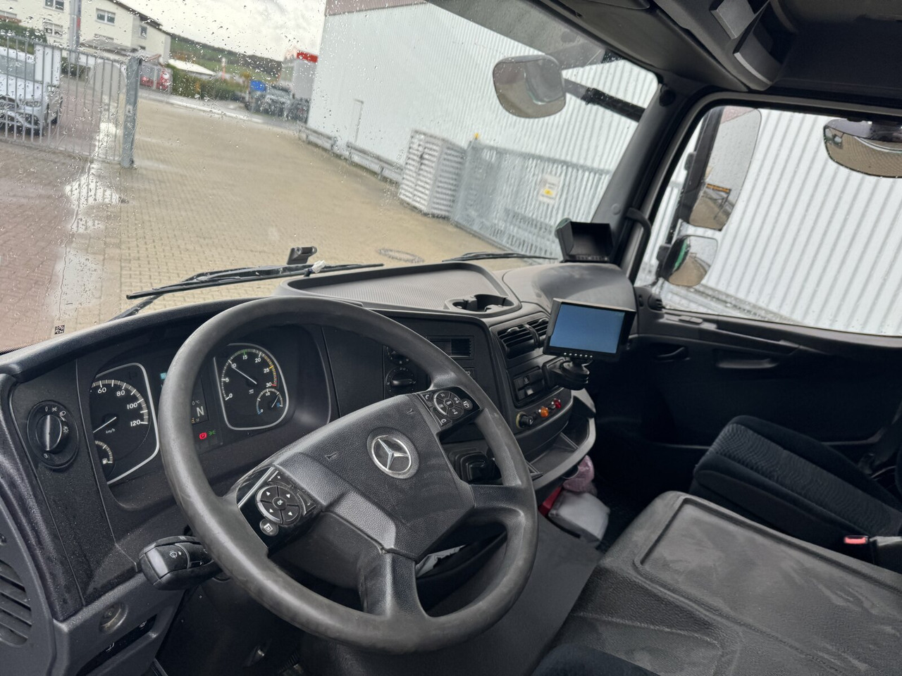Mercedes-Benz Atego 1223 L 4x2 Atego 1223 L 4x2 mit Heckkran Atlas 88.3-A2L, Funk - Camião grua, Camião de caixa aberta/ Plataforma: foto 5 Mercedes-Benz Atego 1223 L 4x2 Atego 1223 L 4x2 mit Heckkran Atlas 88.3-A2L, Funk - Camião grua, Camião de caixa aberta/ Plataforma: foto 5