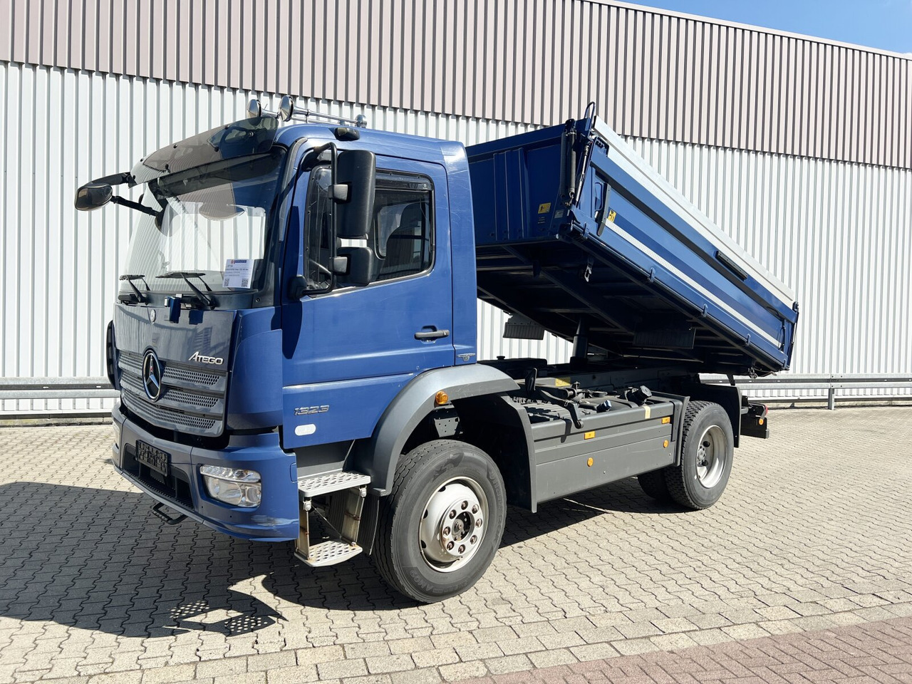 Mercedes-Benz Atego 1323 AK 4x4 Atego 1323 AK 4x4 - Camião basculante: foto 1 Mercedes-Benz Atego 1323 AK 4x4 Atego 1323 AK 4x4 - Camião basculante: foto 1