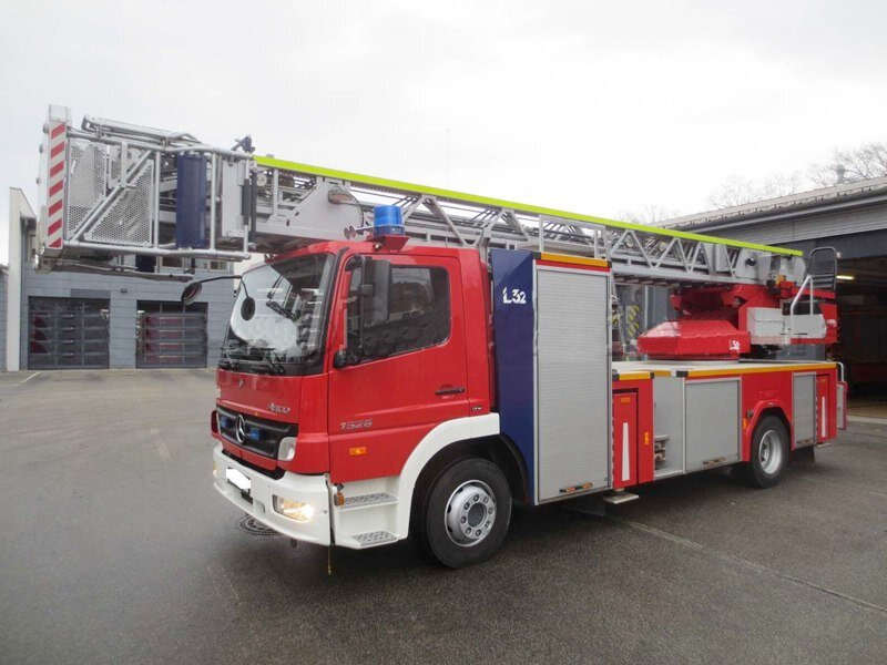 Mercedes-Benz Atego 1528F 4x2 Metz L32CAN Feuerwehr Drehleiter Atego 1528F 4x2 Metz L32CAN Feuerwehr Drehleiter - Ambulância: foto 1 Mercedes-Benz Atego 1528F 4x2 Metz L32CAN Feuerwehr Drehleiter Atego 1528F 4x2 Metz L32CAN Feuerwehr Drehleiter - Ambulância: foto 1