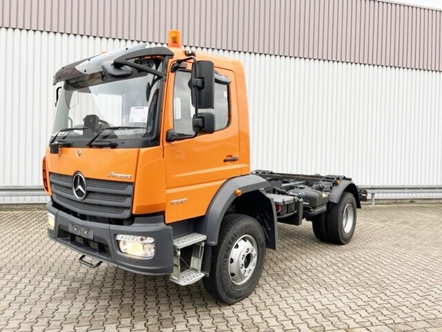 Mercedes-Benz Atego 1630 AK 4x4 Atego 1630 AK 4x4, 2x Nebenantrieb, Rechtslenker - Camião chassi: foto 1 Mercedes-Benz Atego 1630 AK 4x4 Atego 1630 AK 4x4, 2x Nebenantrieb, Rechtslenker - Camião chassi: foto 1