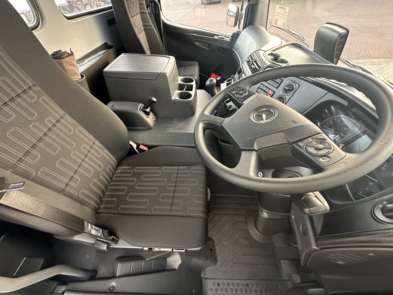 Fotografia de interior 1: Leasing de Mercedes-Benz Atego 1630 AK 4x4 Atego 1630 AK 4x4, Rechtslenker Mercedes-Benz Atego 1630 AK 4x4 Atego 1630 AK 4x4, Rechtslenker