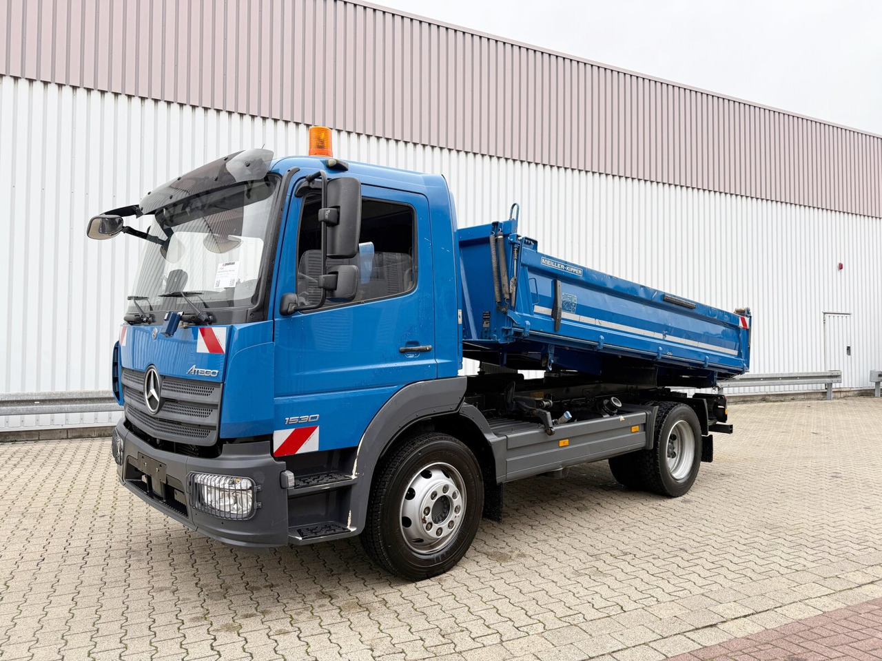 Mercedes-Benz Atego 1630 K 4x2 Atego 1630 K 4x2, Meiller 3-Seiten, 2 x AHK Öl - Camião basculante: foto 1 Mercedes-Benz Atego 1630 K 4x2 Atego 1630 K 4x2, Meiller 3-Seiten, 2 x AHK Öl - Camião basculante: foto 1